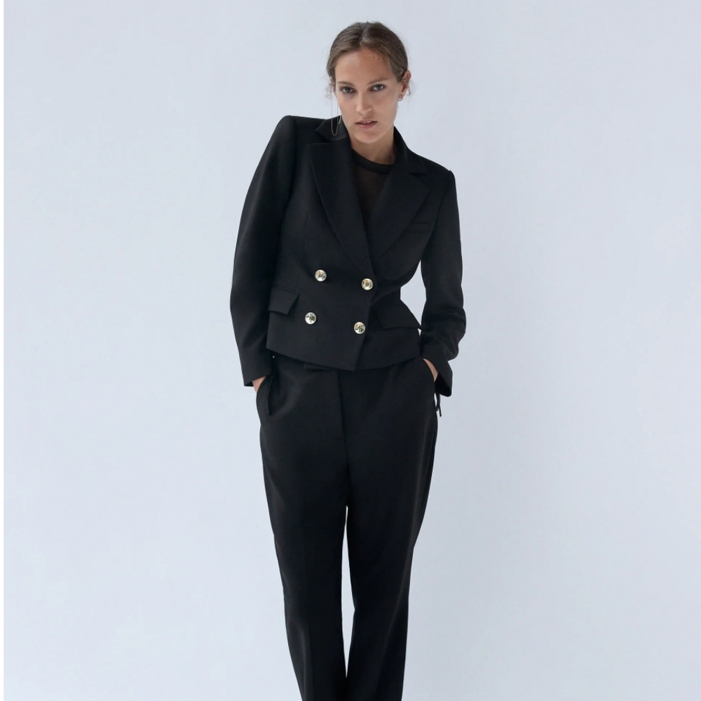 ZARA Buttoned Cropped Blazer